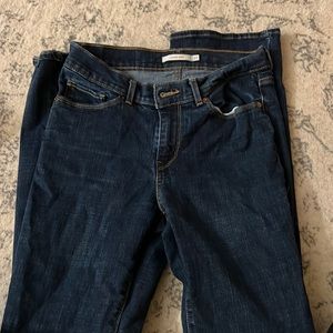 Levi classic boot cut sized 27 jeans